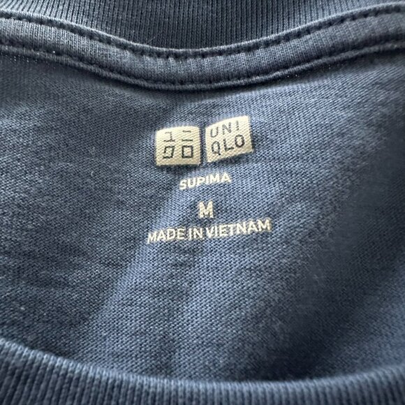 Uniqlo Supima Cotton Tee Shirt (M) - Picture 2 of 4